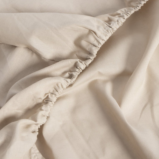 100% cotton adjustable bottom. White color.