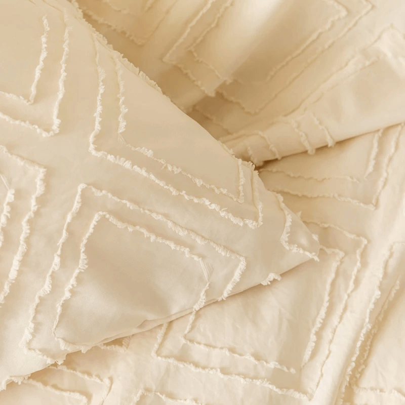 Beige duvet cover with embossed rhombuses, modern and extra soft.
