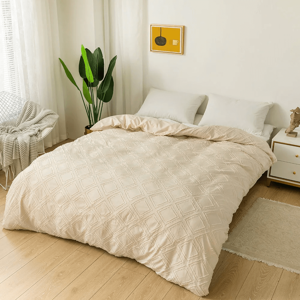 Beige duvet cover with embossed rhombuses, modern and extra soft.