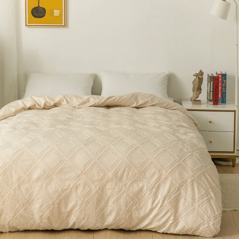 Beige duvet cover with embossed rhombuses, modern and extra soft.