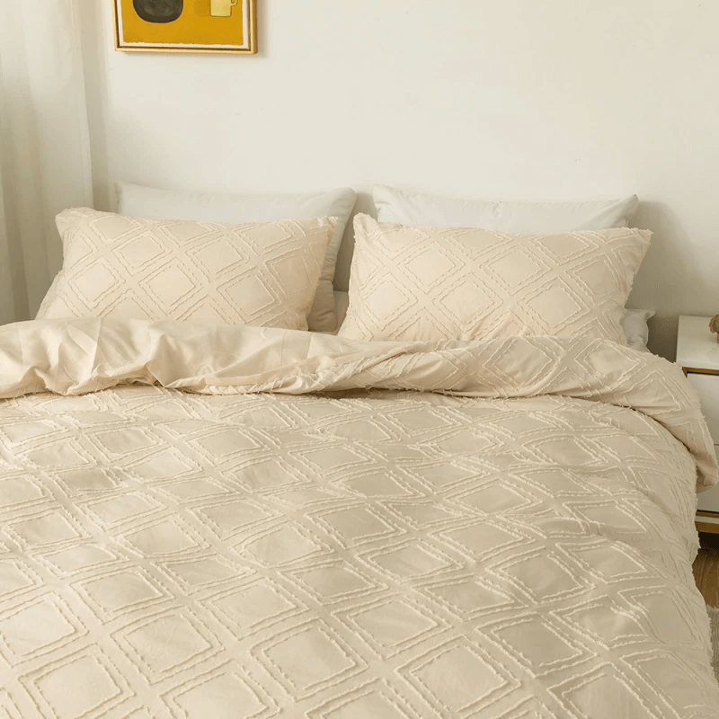 Beige duvet cover with embossed rhombuses, modern and extra soft.