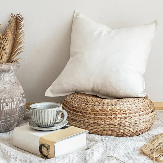 White natural cotton and linen cushion cover: minimalist elegance for your home.
