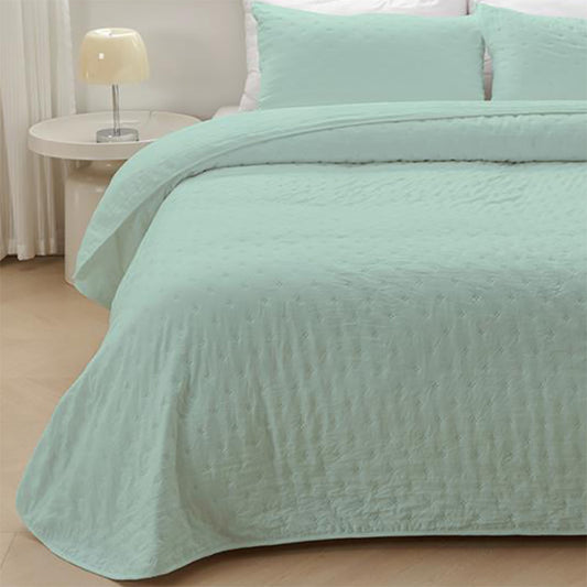 Geometric patchwork quilt with thin padding. Beige.