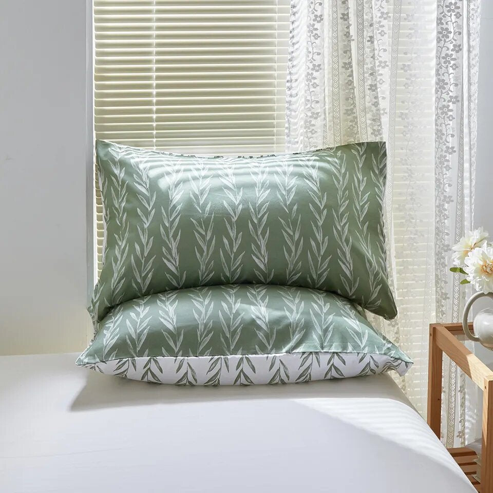Printed duvet cover with black leaves and pale pink background, extra soft microfiber.