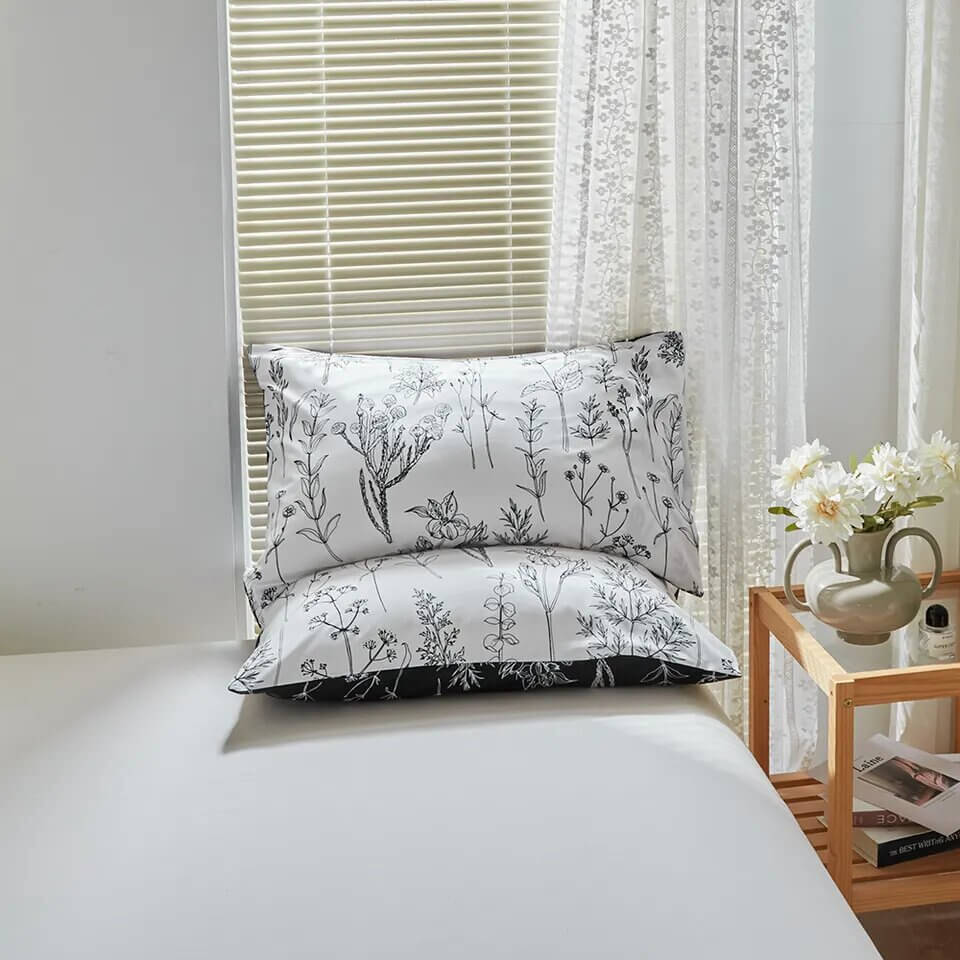 Printed duvet cover with black leaves and pale pink background, extra soft microfiber.