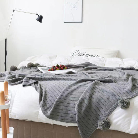 Manta de punto con pompones. Color gris. - Oma Home