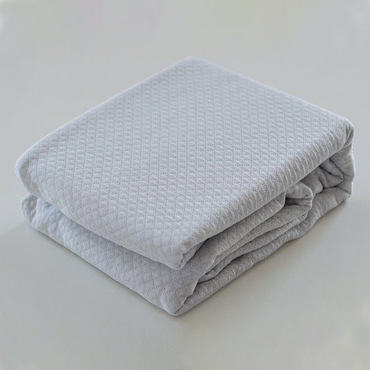 Geometric patchwork quilt with thin padding. Beige.