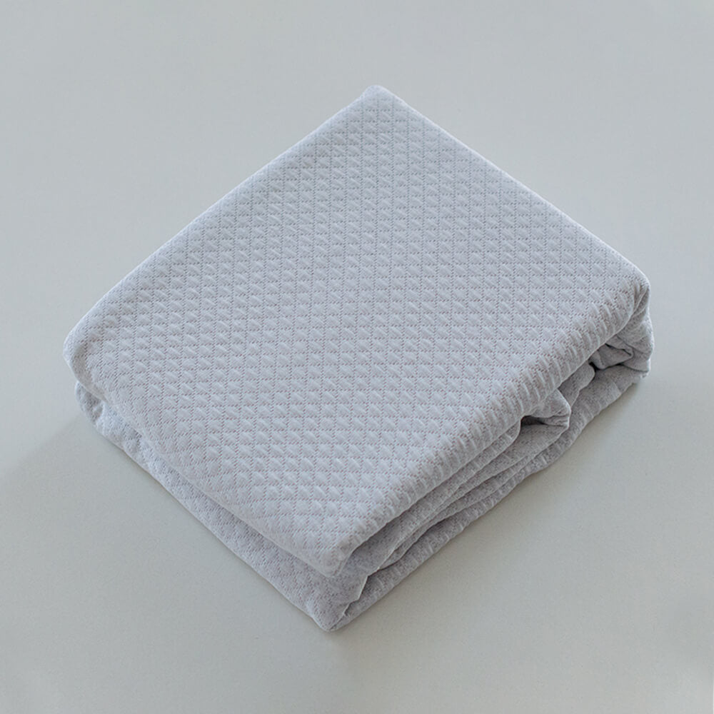 Geometric patchwork quilt with thin padding. Beige.