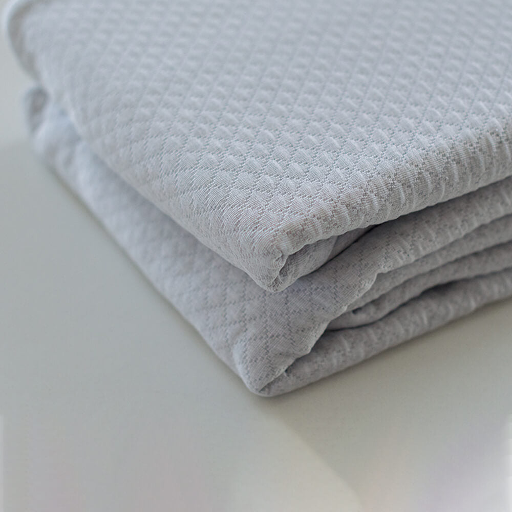 Geometric patchwork quilt with thin padding. Beige.
