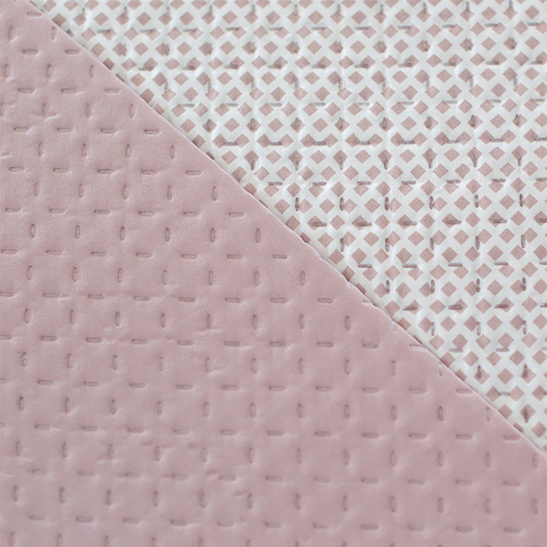 Geometric patchwork quilt with thin padding. Beige.