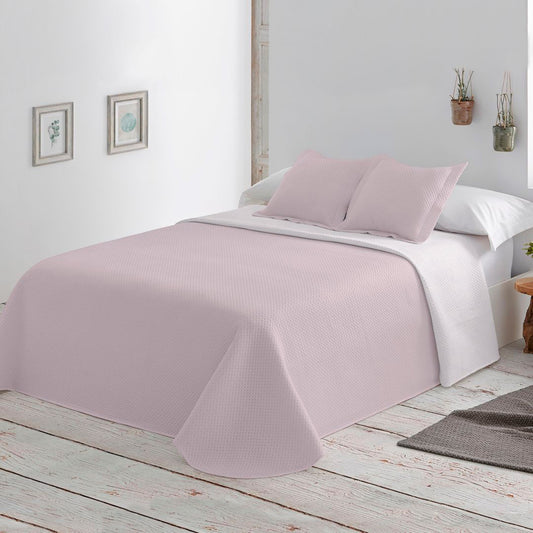 Geometric patchwork quilt with thin padding. Beige.