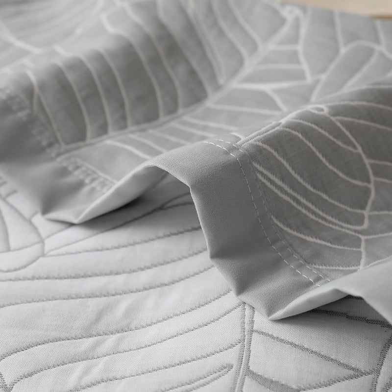 Summer quilt 100% cotton, Jacquard with leaves. Light grey color