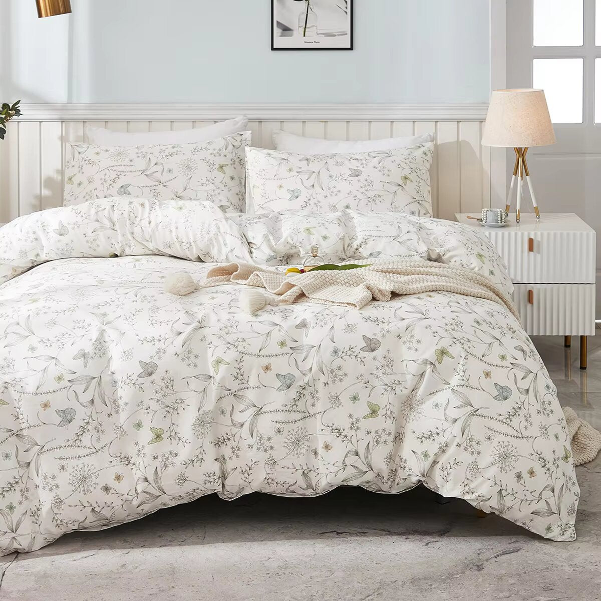 Printed duvet cover with black leaves and pale pink background, extra soft microfiber.