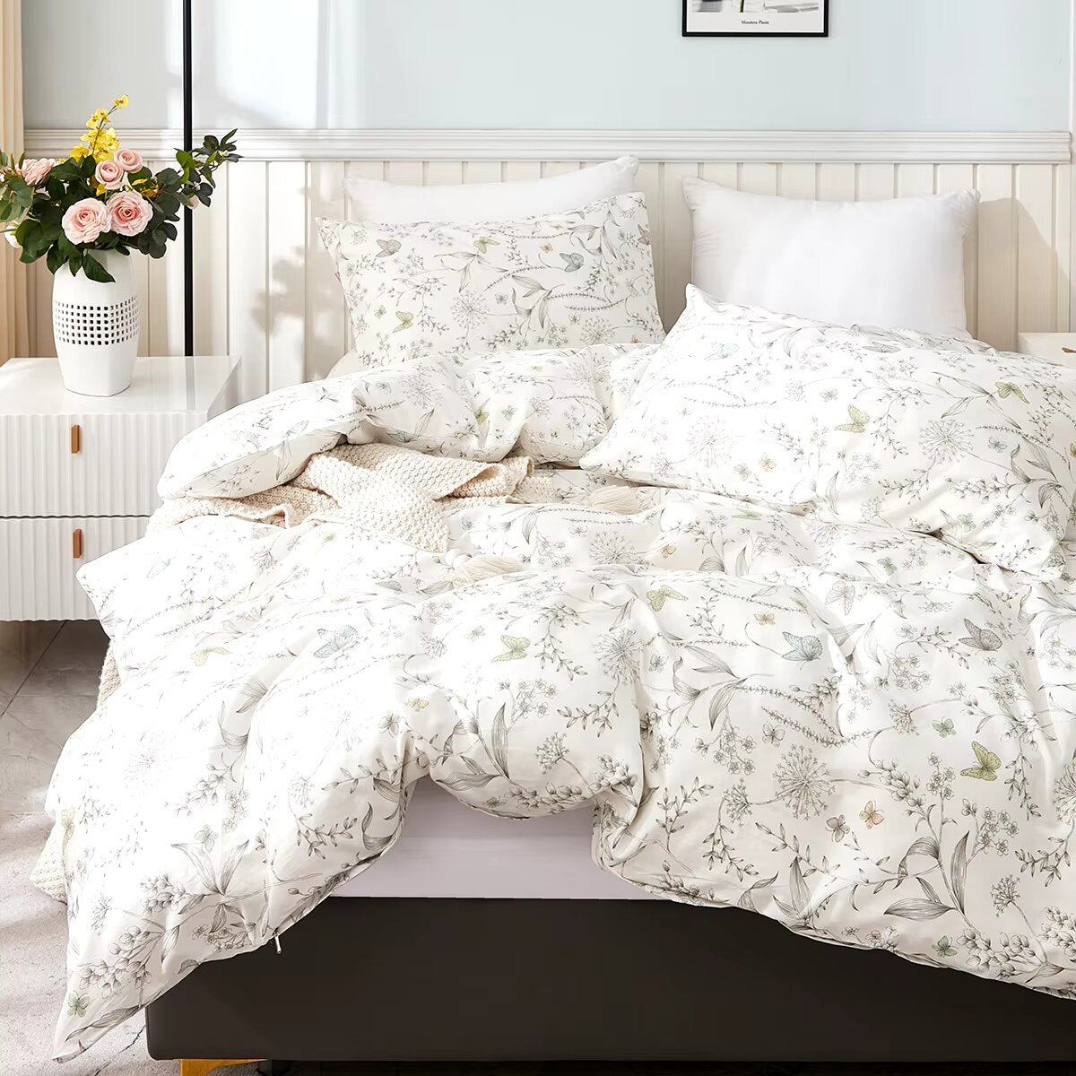 Printed duvet cover with black leaves and pale pink background, extra soft microfiber.