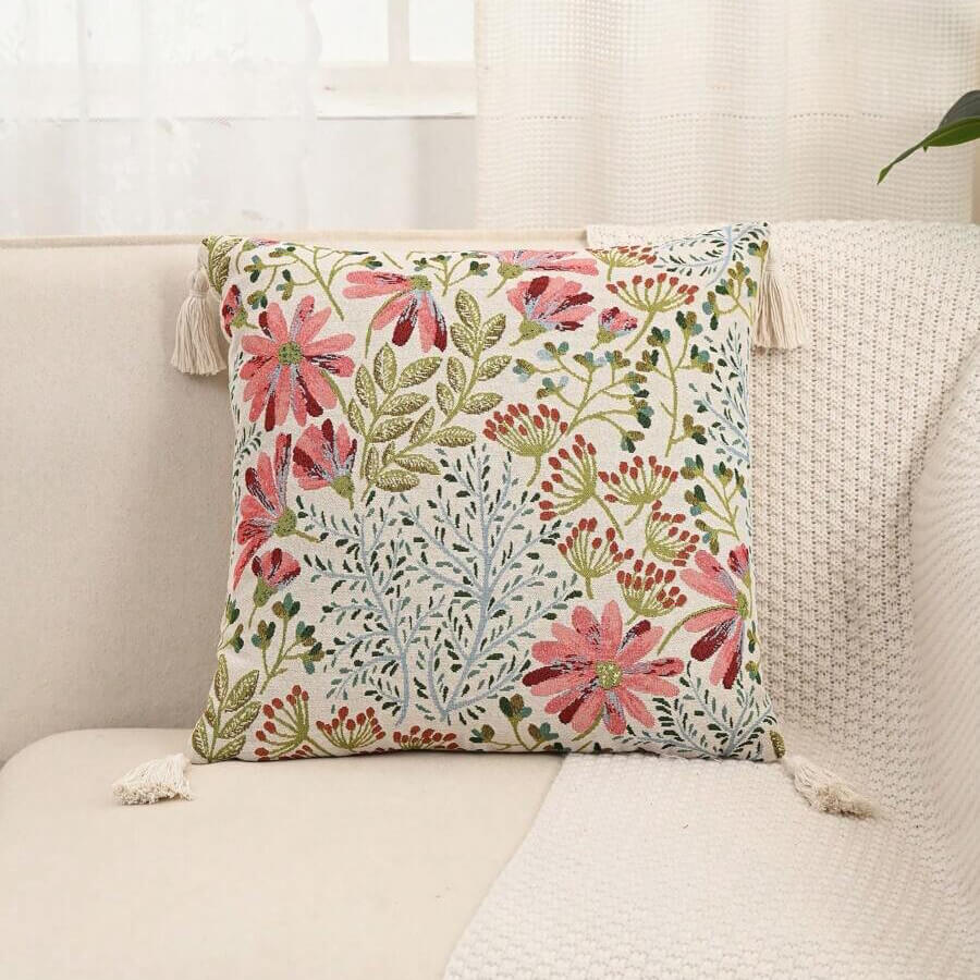 Cushion cover with pink jacquard flowers: Elegance and Style for your Home.