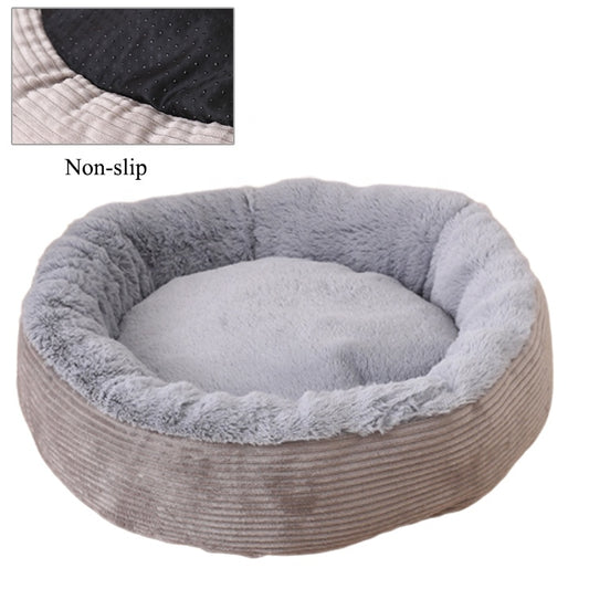 Light grey dog ​​bed with short pile and soft fleece exterior