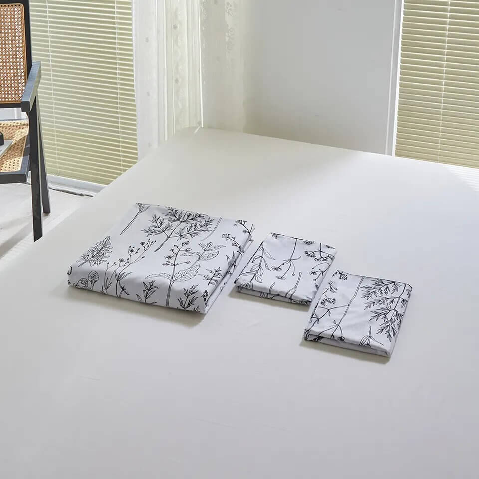 Printed duvet cover with black leaves and pale pink background, extra soft microfiber.
