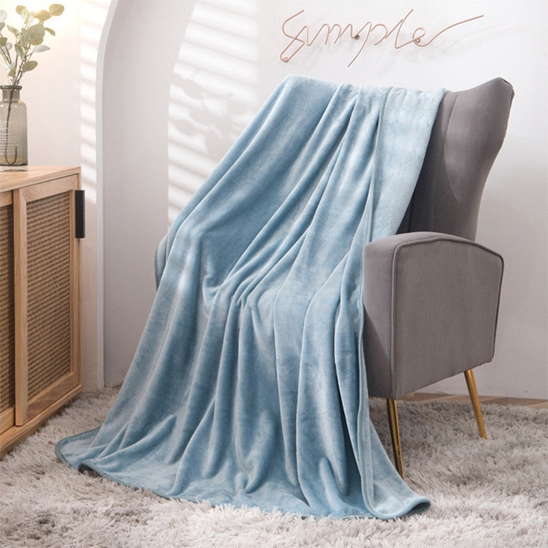 Soft fleece blanket. Color blue.